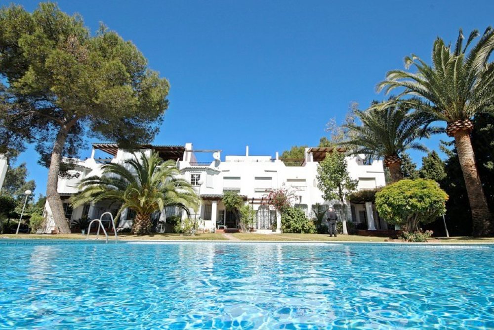 Marbella Estates - Radhus till salu i Nueva Andalucía